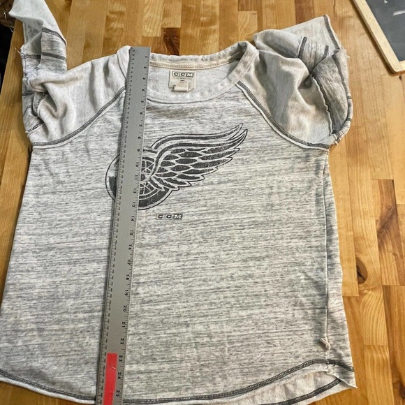 CCM Detroit Red Wings LS Raglan Distressed Grey Soft French Terry Fabric Logo XL - Picture 10 of 11